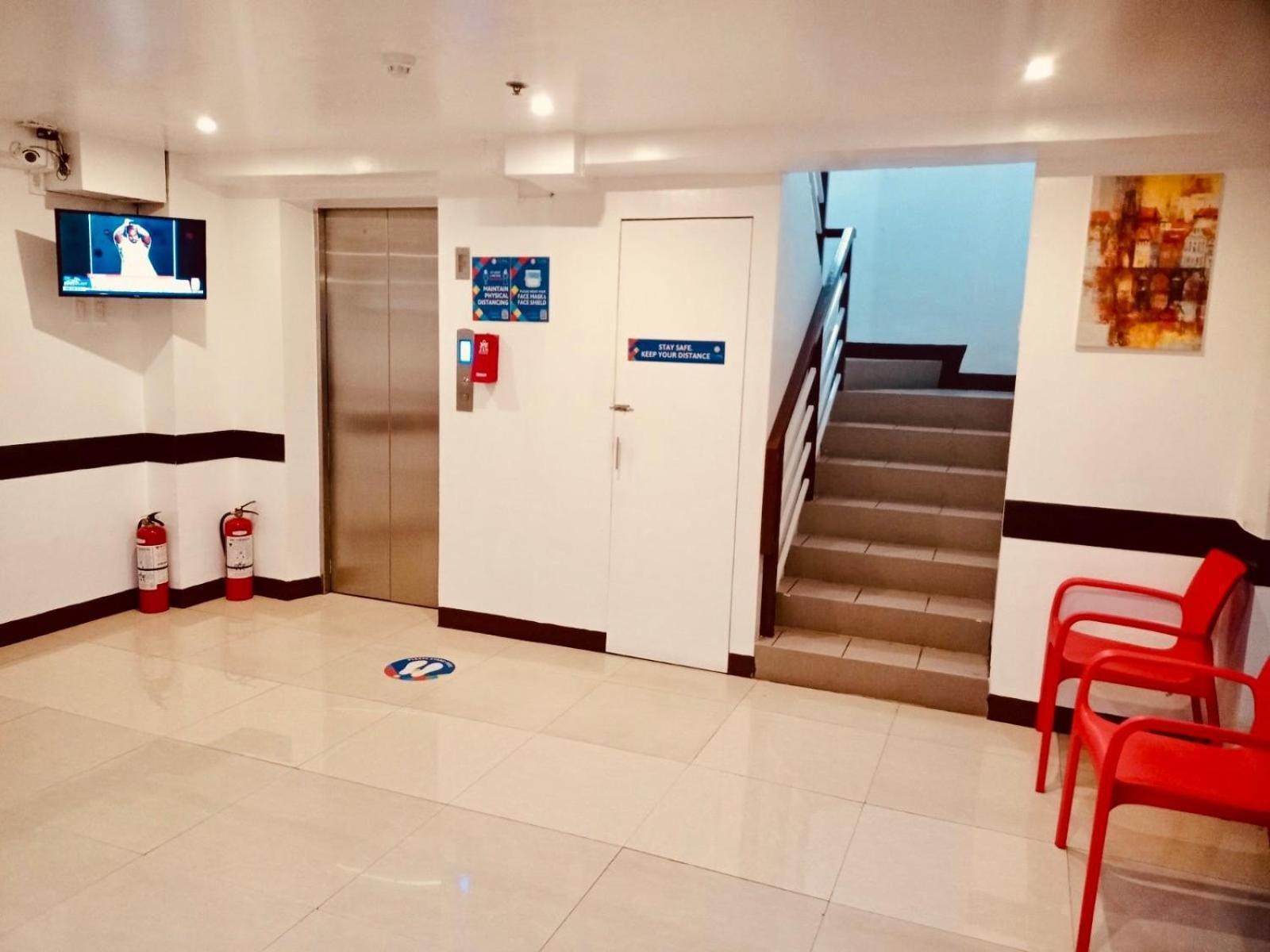 Oyo 888 City Stay Inns Fortview Bgc Pasig City Exterior foto